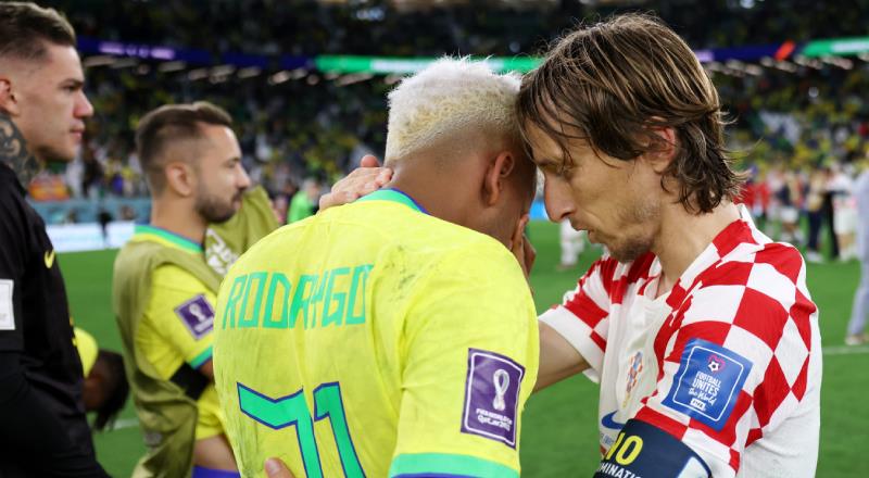 Hırvatistan'ın 37 yaşındaki kaptanı Luka Modric, Real Madrid'den takım arkadaşı 21 yaşındaki Rodrygo'yu karşılaşmanın ardından teselli etti.